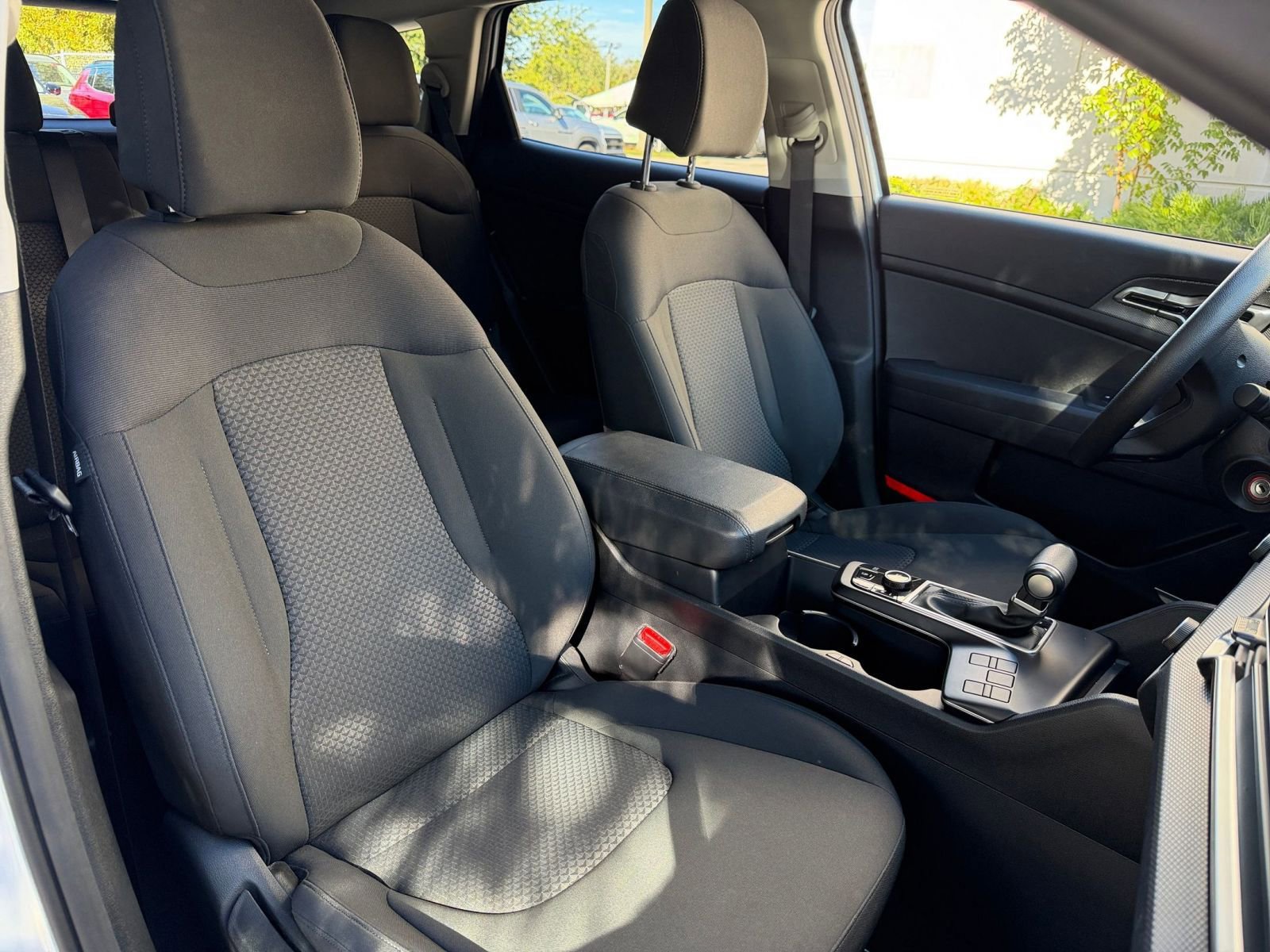 Thumbnail: 2025 Kia Sportage - 30