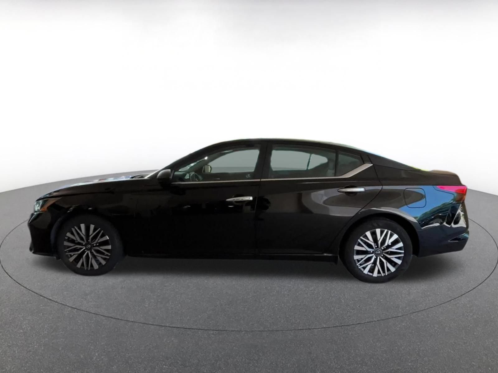 Thumbnail: 2025 Nissan Altima - 8