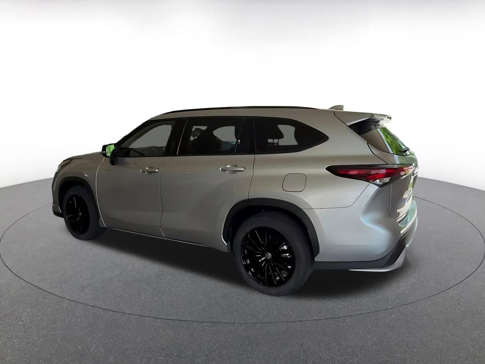 Thumbnail: 2025 Toyota Highlander - 9