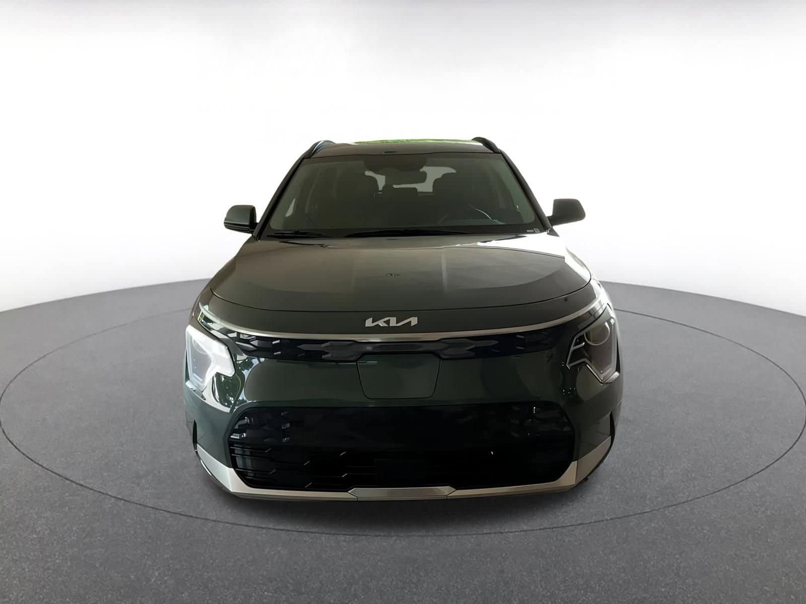 Thumbnail: 2023 Kia Niro - 4