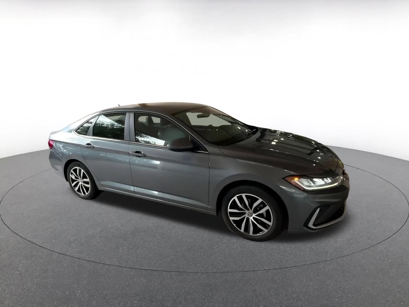 Thumbnail: 2025 Volkswagen Jetta - 2