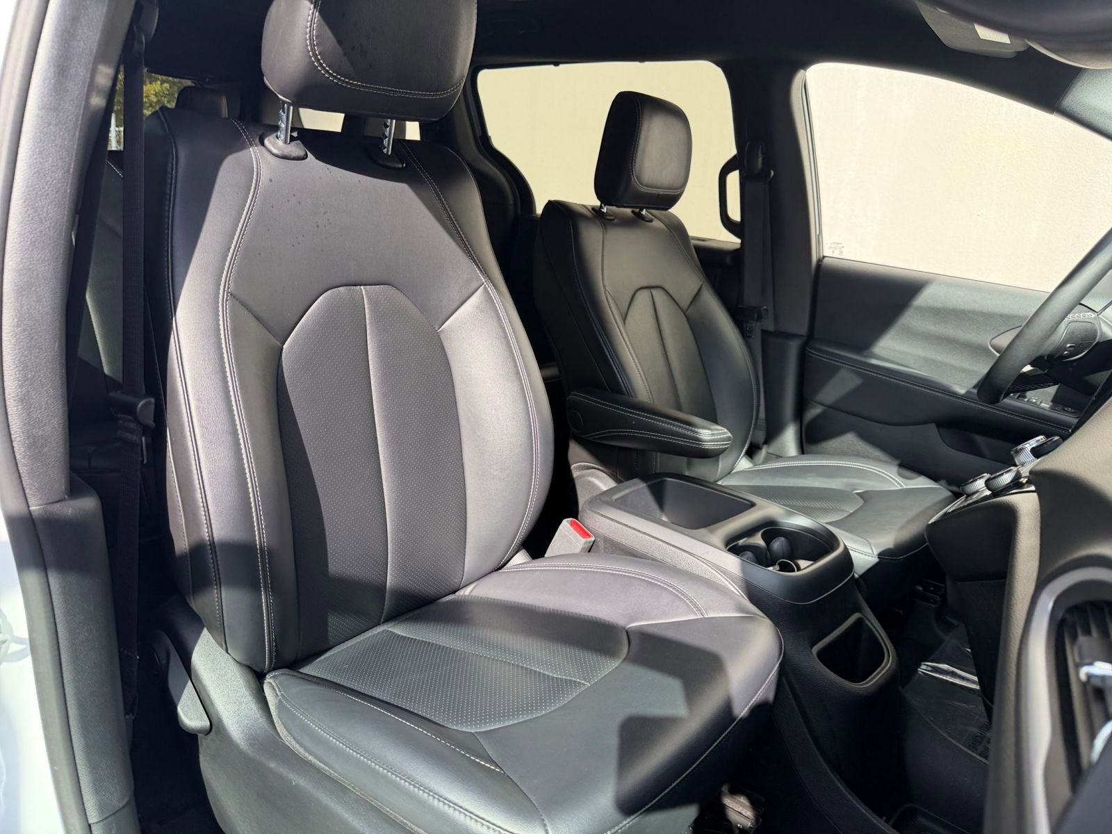 Thumbnail: 2025 Chrysler Pacifica - 32