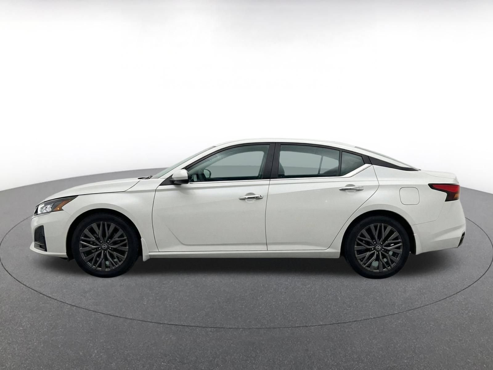Thumbnail: 2025 Nissan Altima - 10