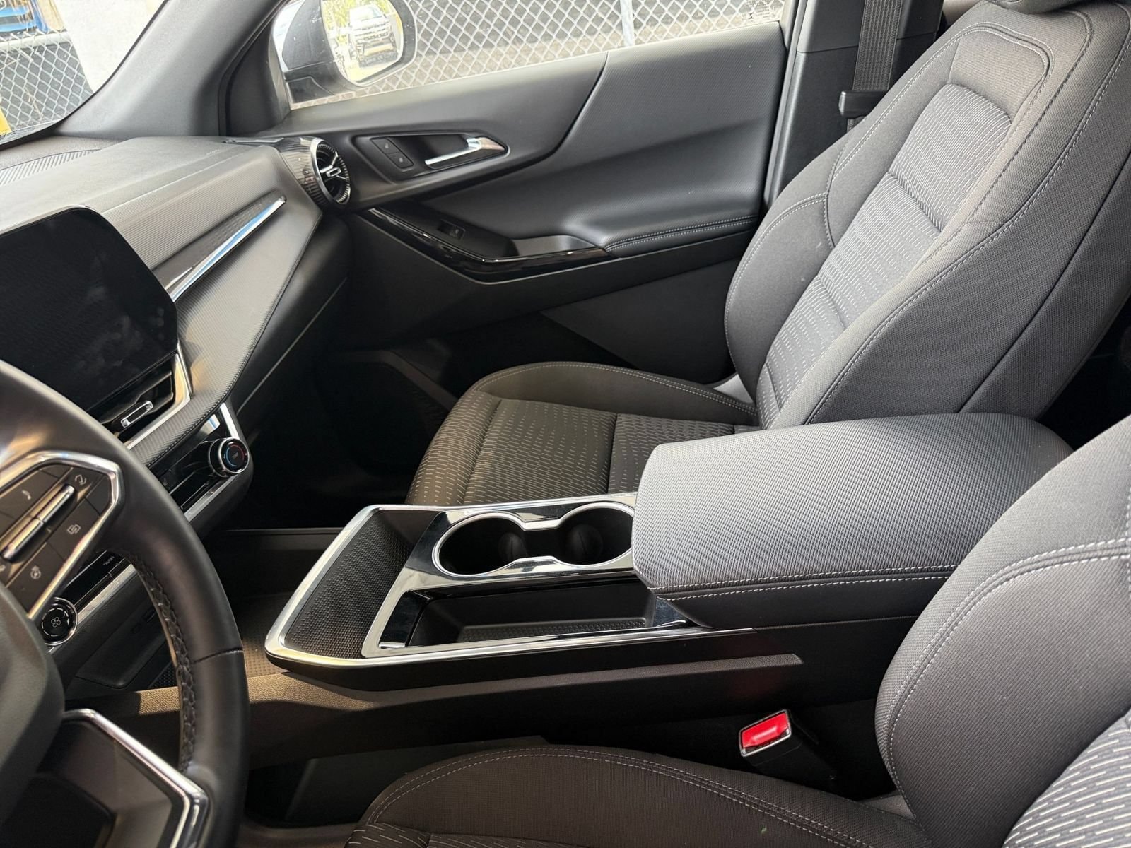 2025 Chevrolet Equinox LT - Photo 36
