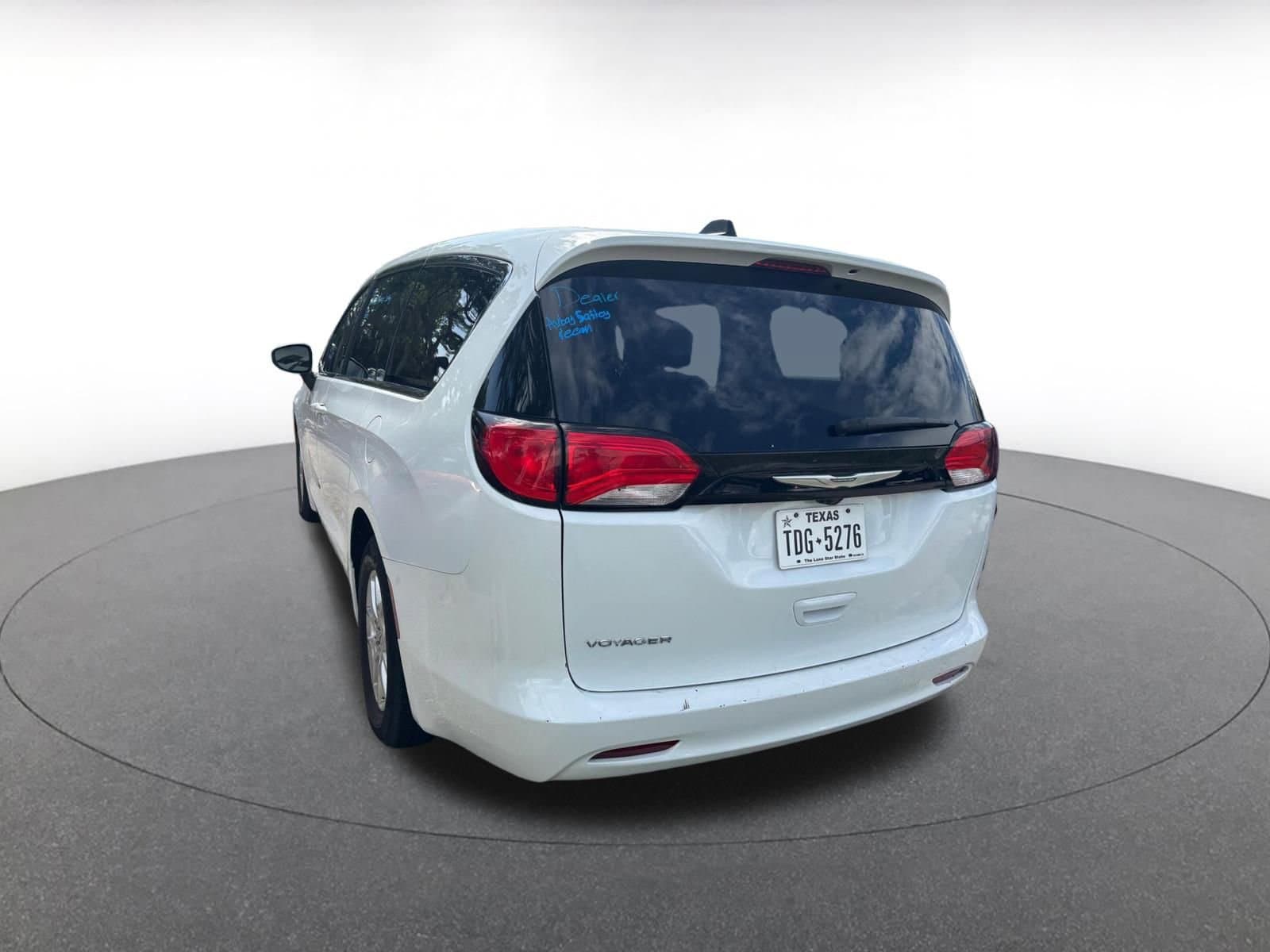 Thumbnail: 2023 Chrysler Voyager - 5