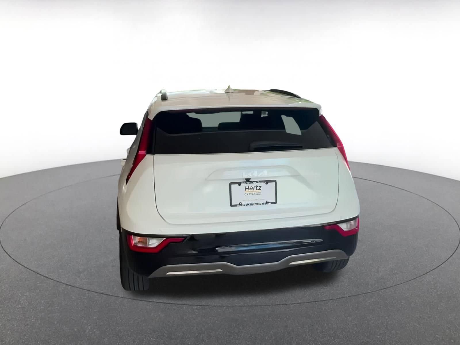 Thumbnail: 2023 Kia Niro - 12