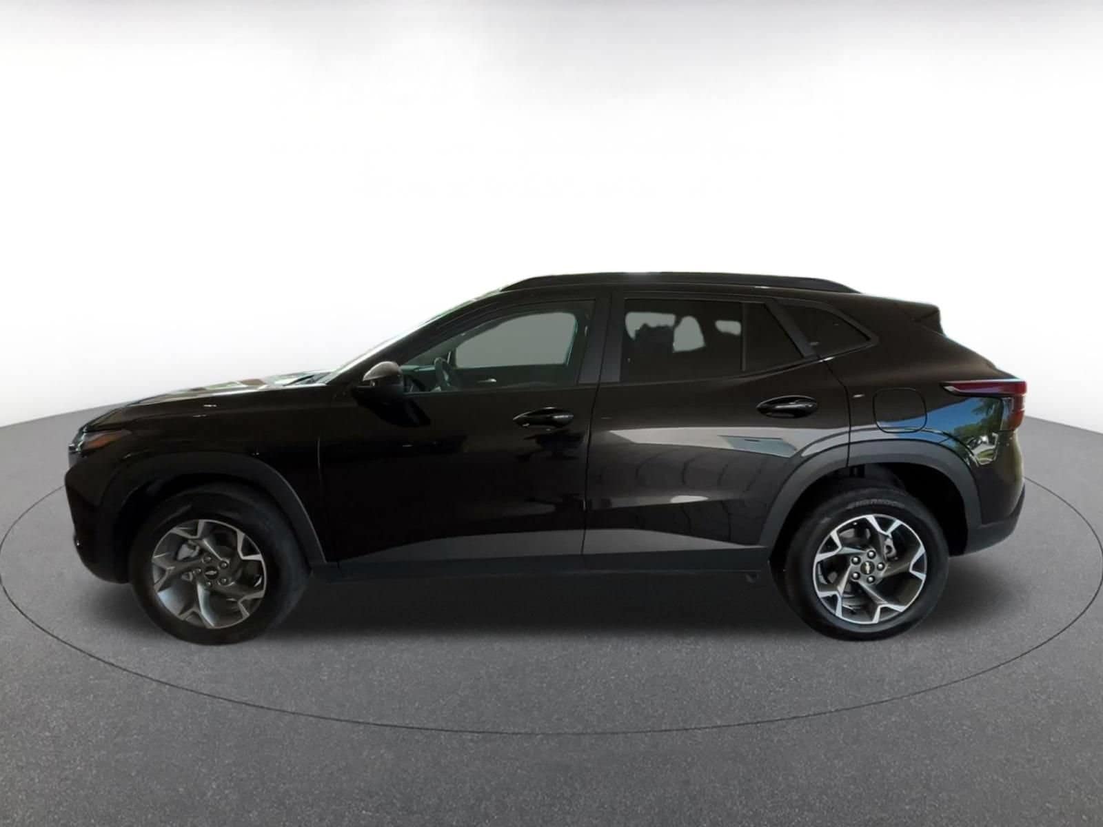 Thumbnail: 2025 Chevrolet Trax - 8
