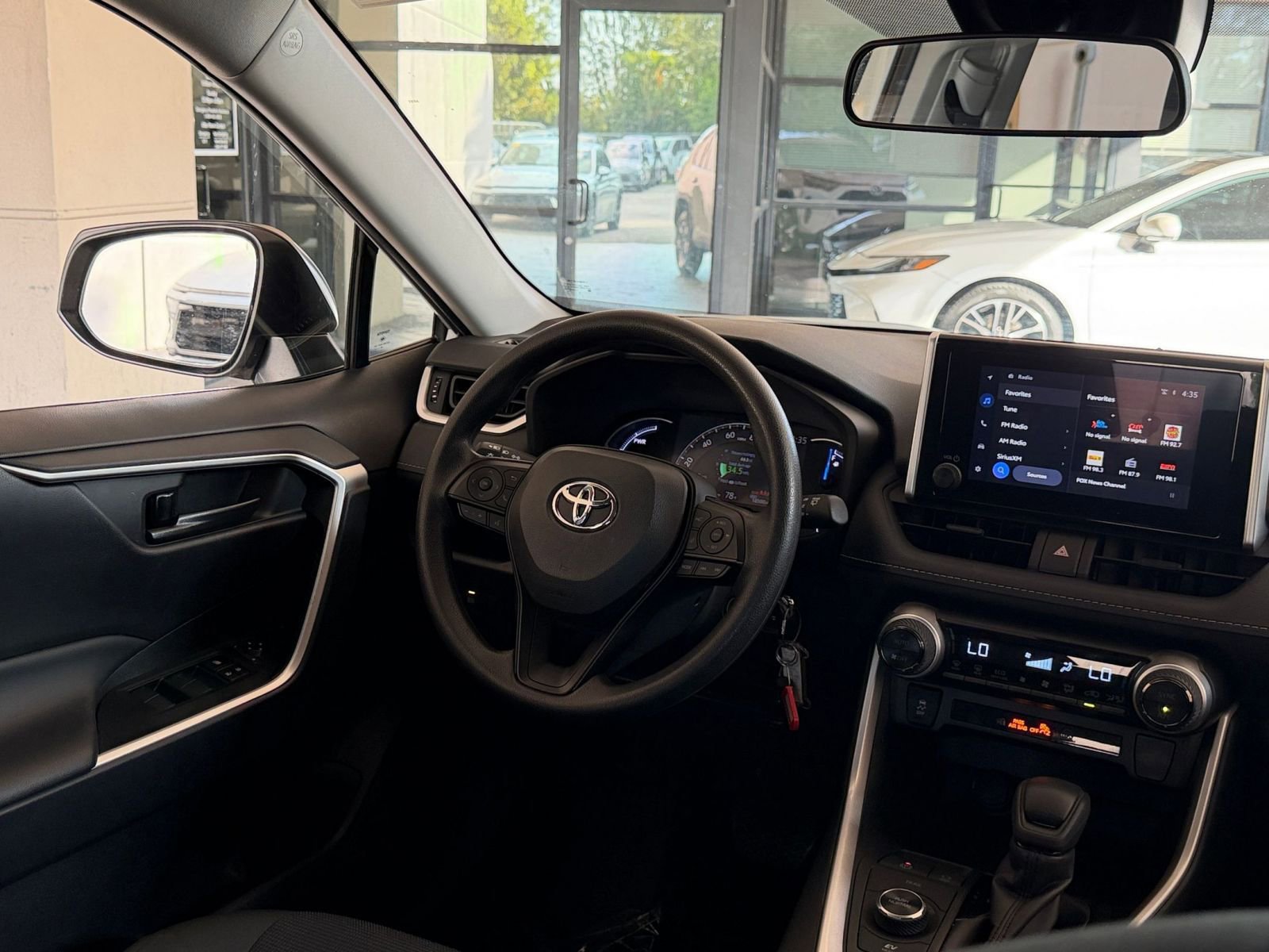 Thumbnail: 2025 Toyota RAV4 - 28