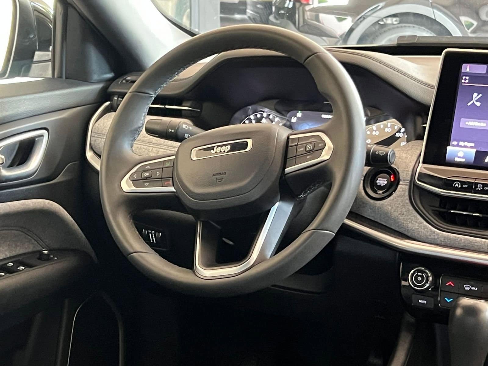 Thumbnail: 2023 Jeep Compass - 28