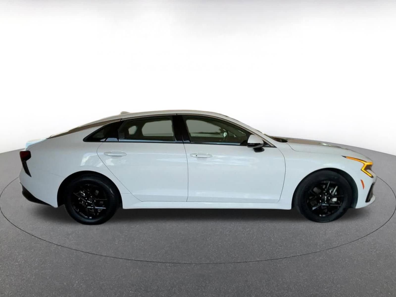 Thumbnail: 2025 Kia K5 - 16