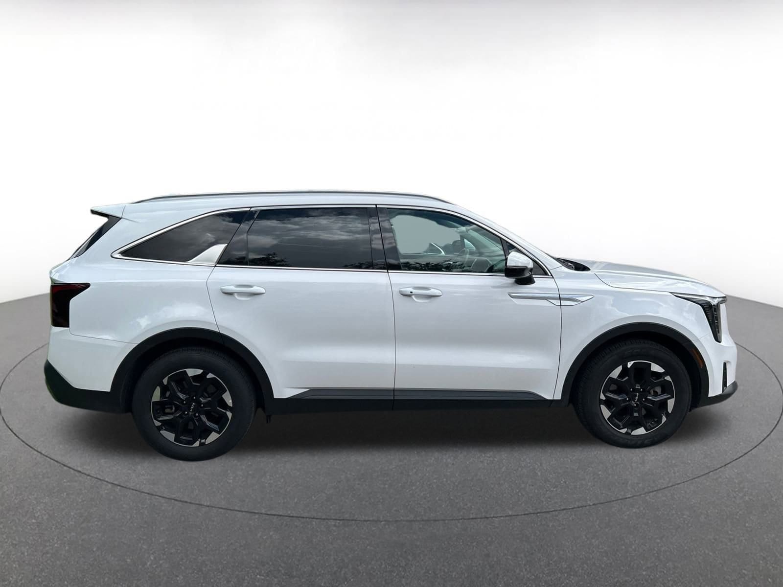 Thumbnail: 2024 Kia Sorento - 8