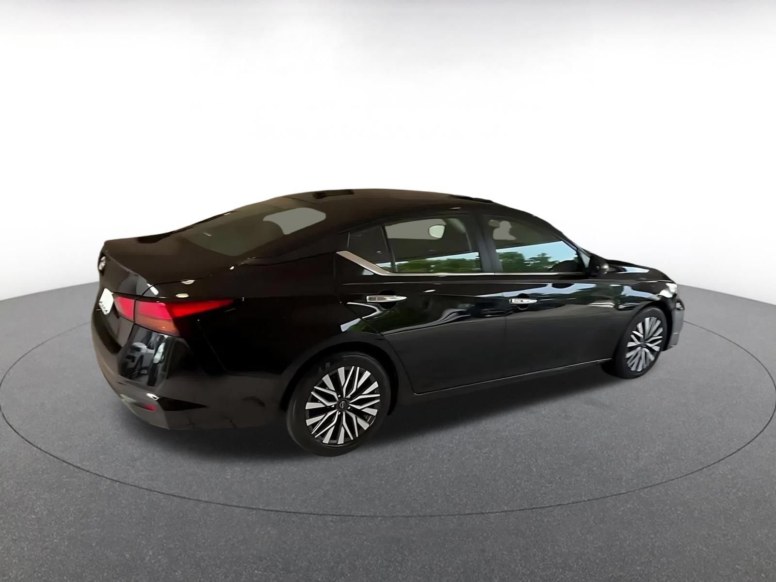 Thumbnail: 2025 Nissan Altima - 14