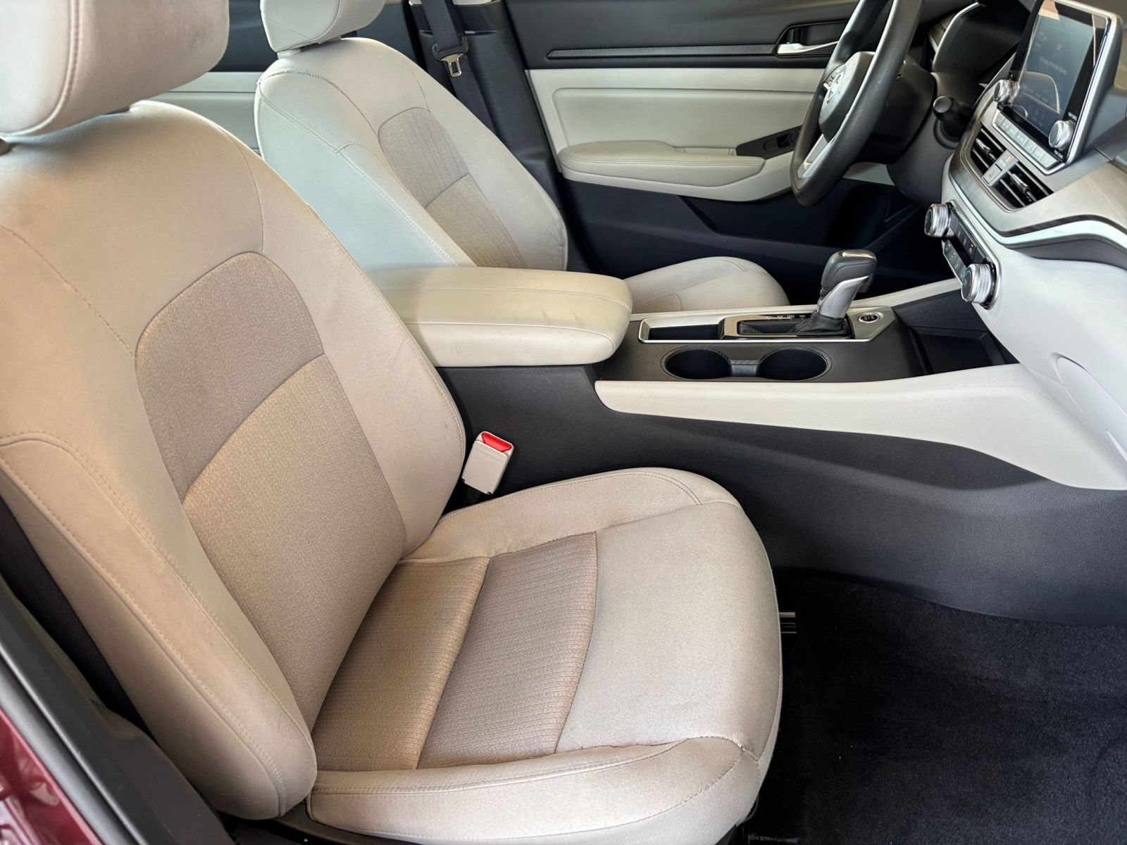 2025 Nissan Altima SV - Photo 36