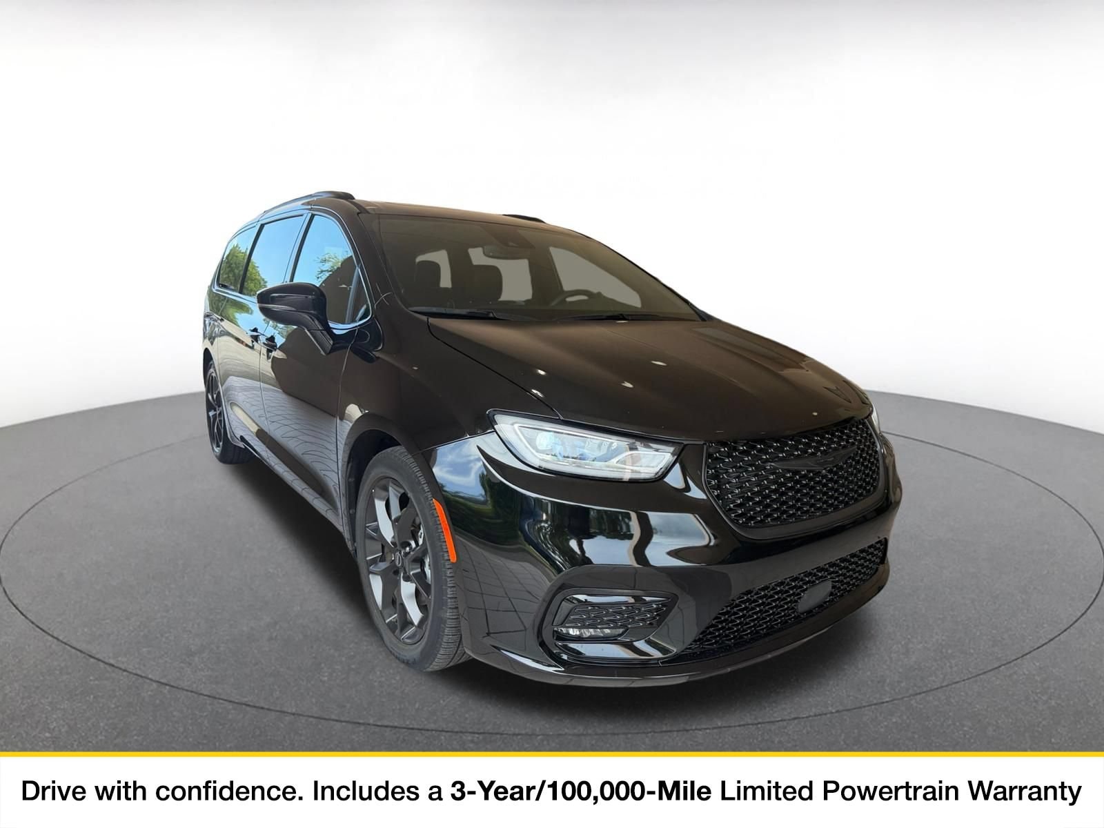 Thumbnail: 2025 Chrysler Pacifica - 1