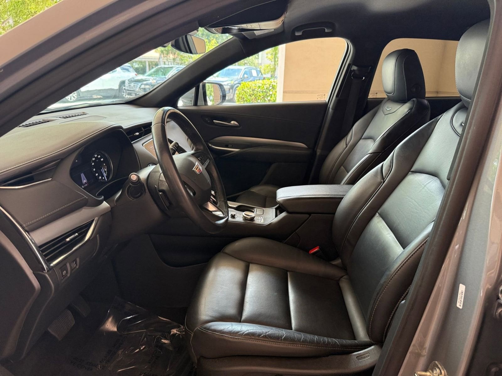 Thumbnail: 2023 Cadillac XT4 - 21