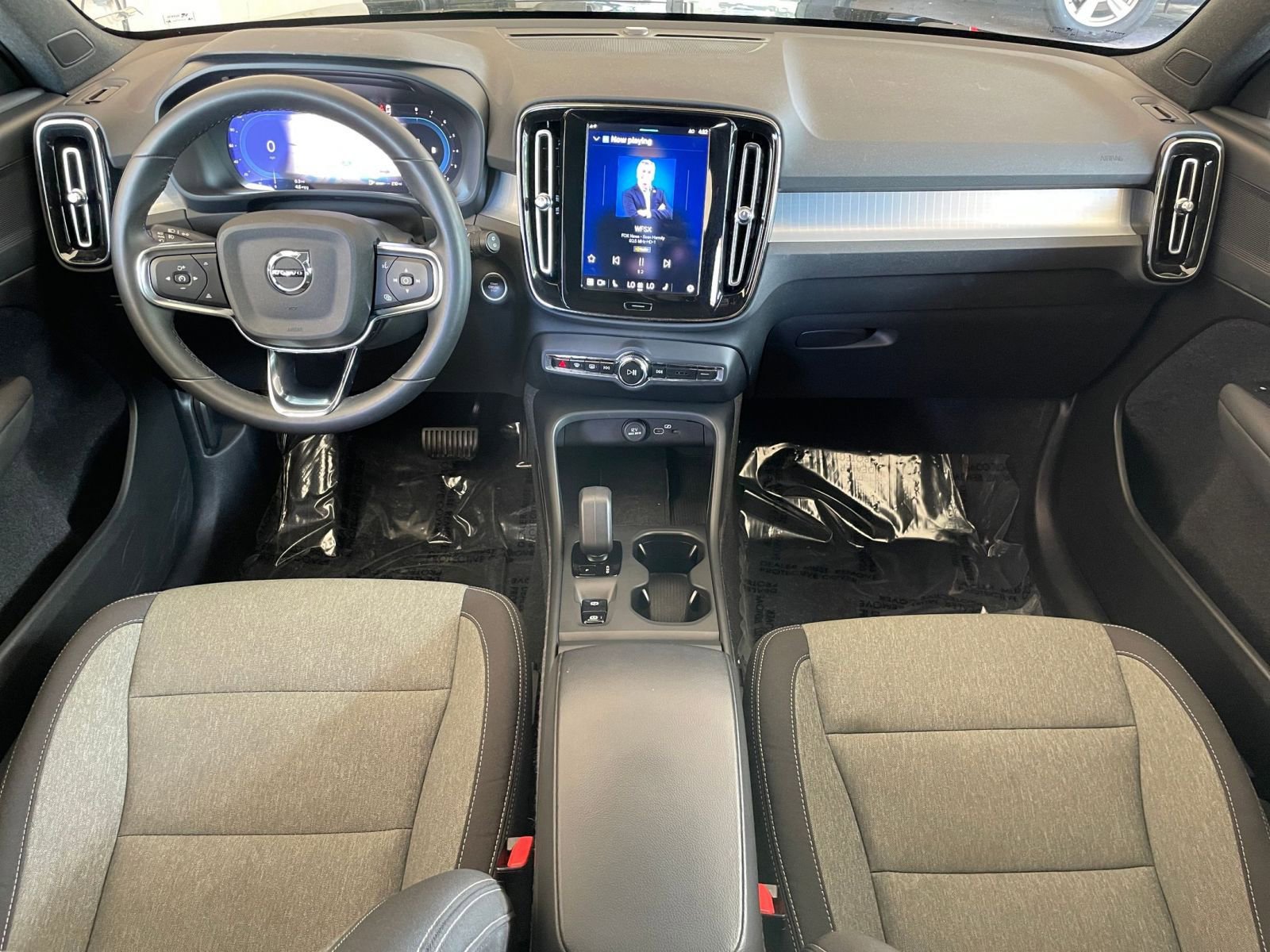 Thumbnail: 2024 Volvo XC40 - 27