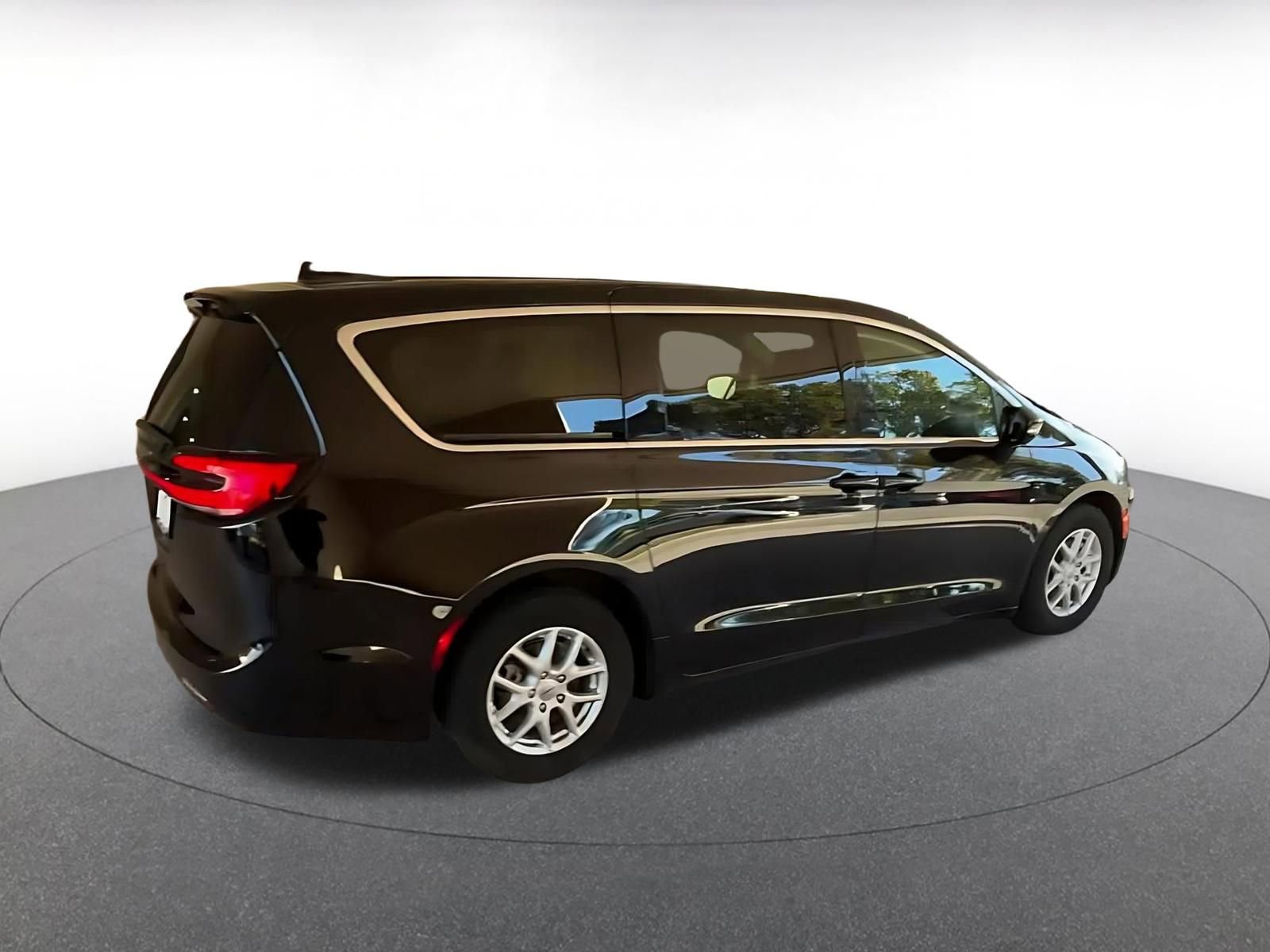 Thumbnail: 2024 Chrysler Pacifica - 14