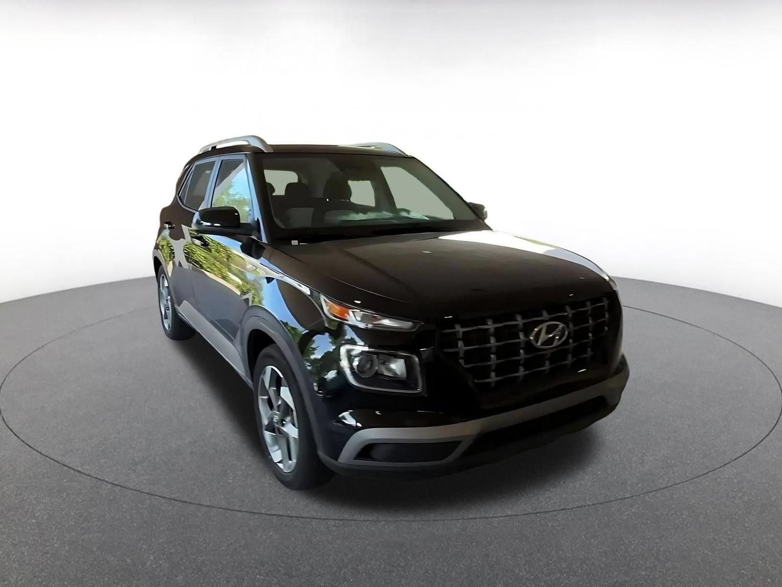 Thumbnail: 2025 Hyundai Venue - 3