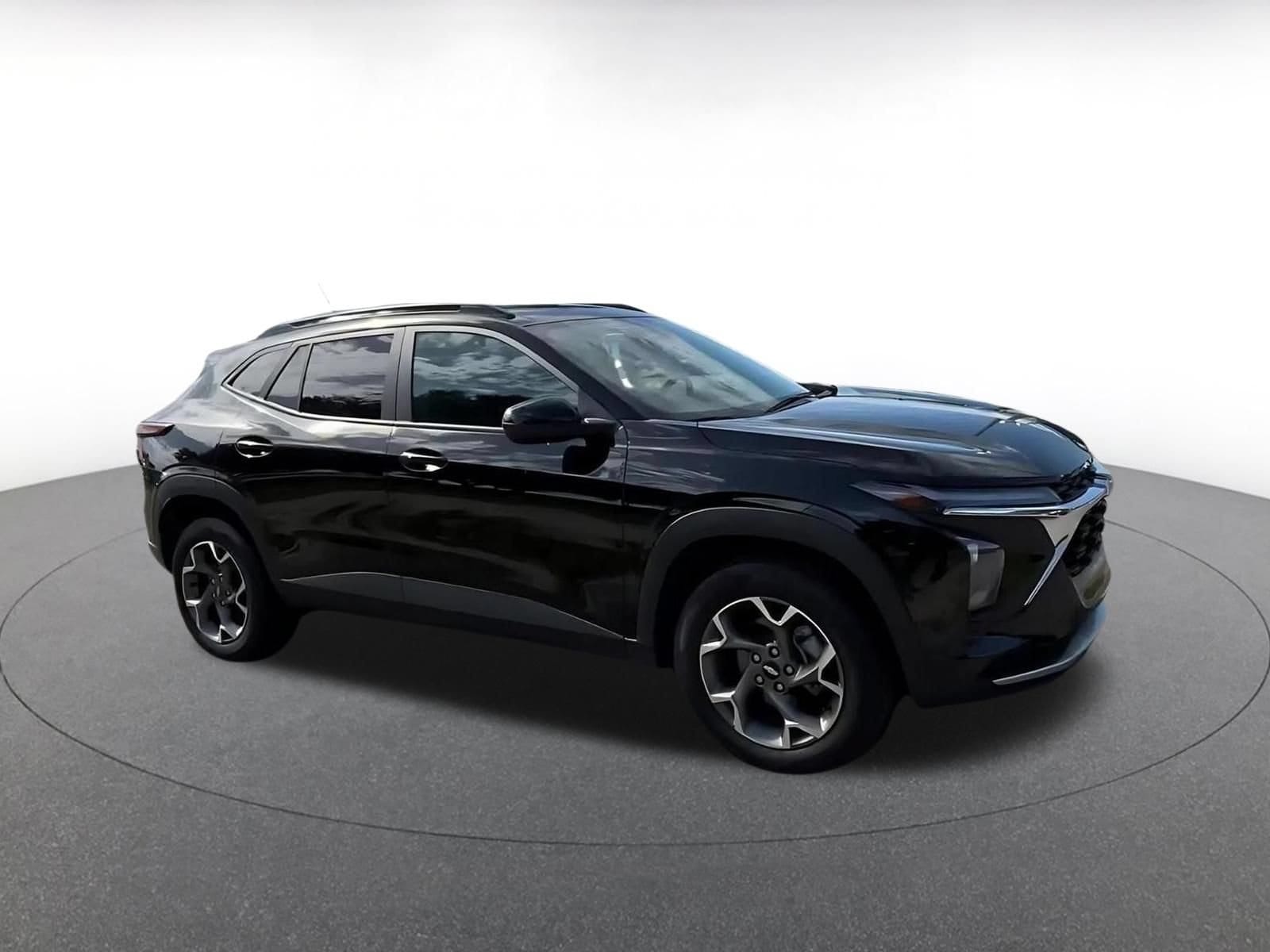 Thumbnail: 2025 Chevrolet Trax - 2