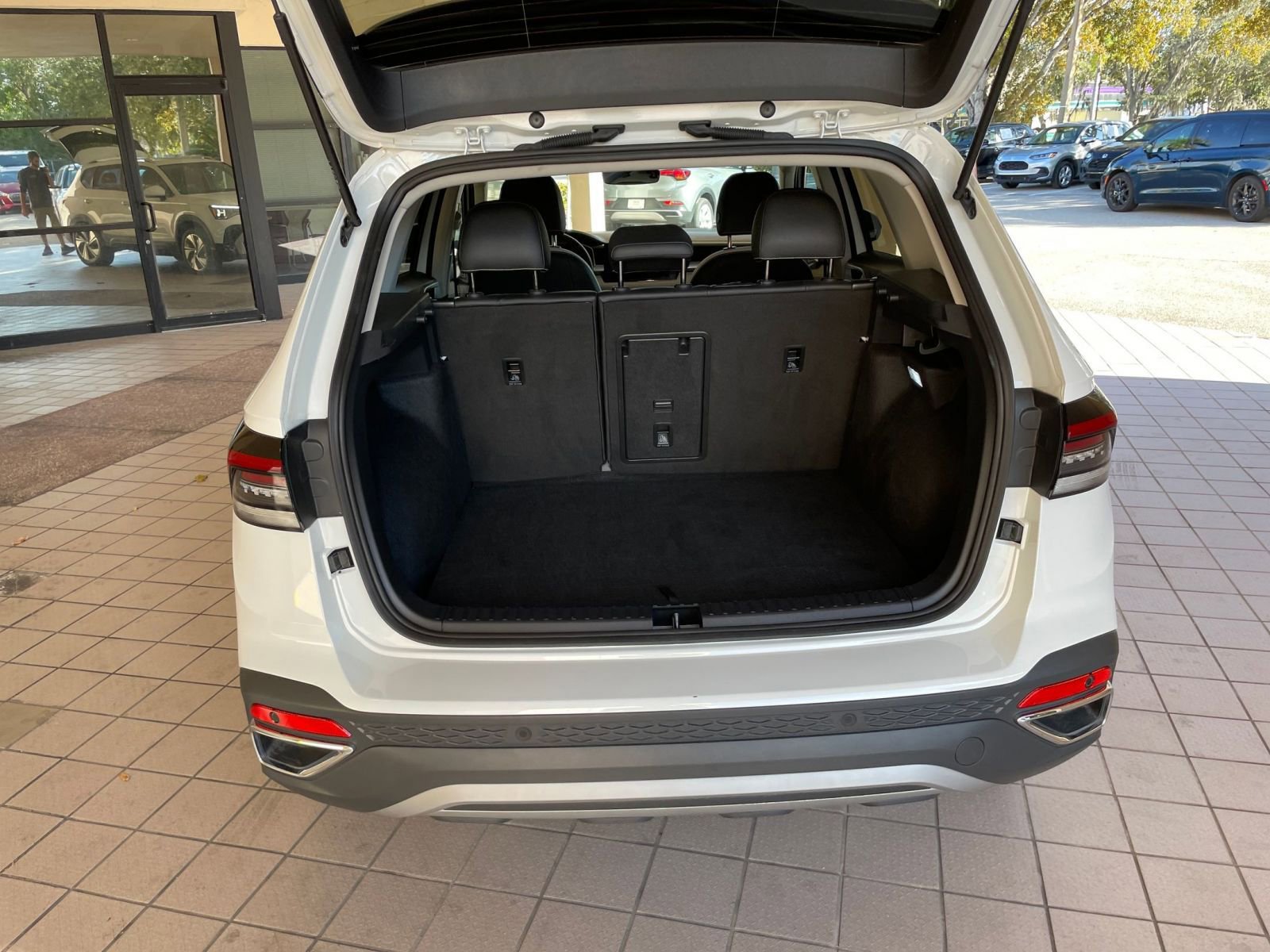 Thumbnail: 2025 Volkswagen Taos - 25