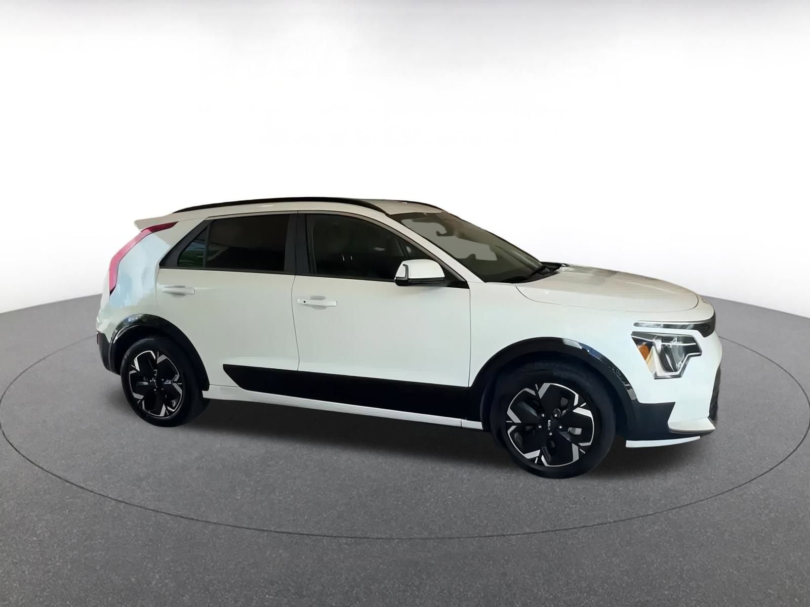 Thumbnail: 2023 Kia Niro - 2
