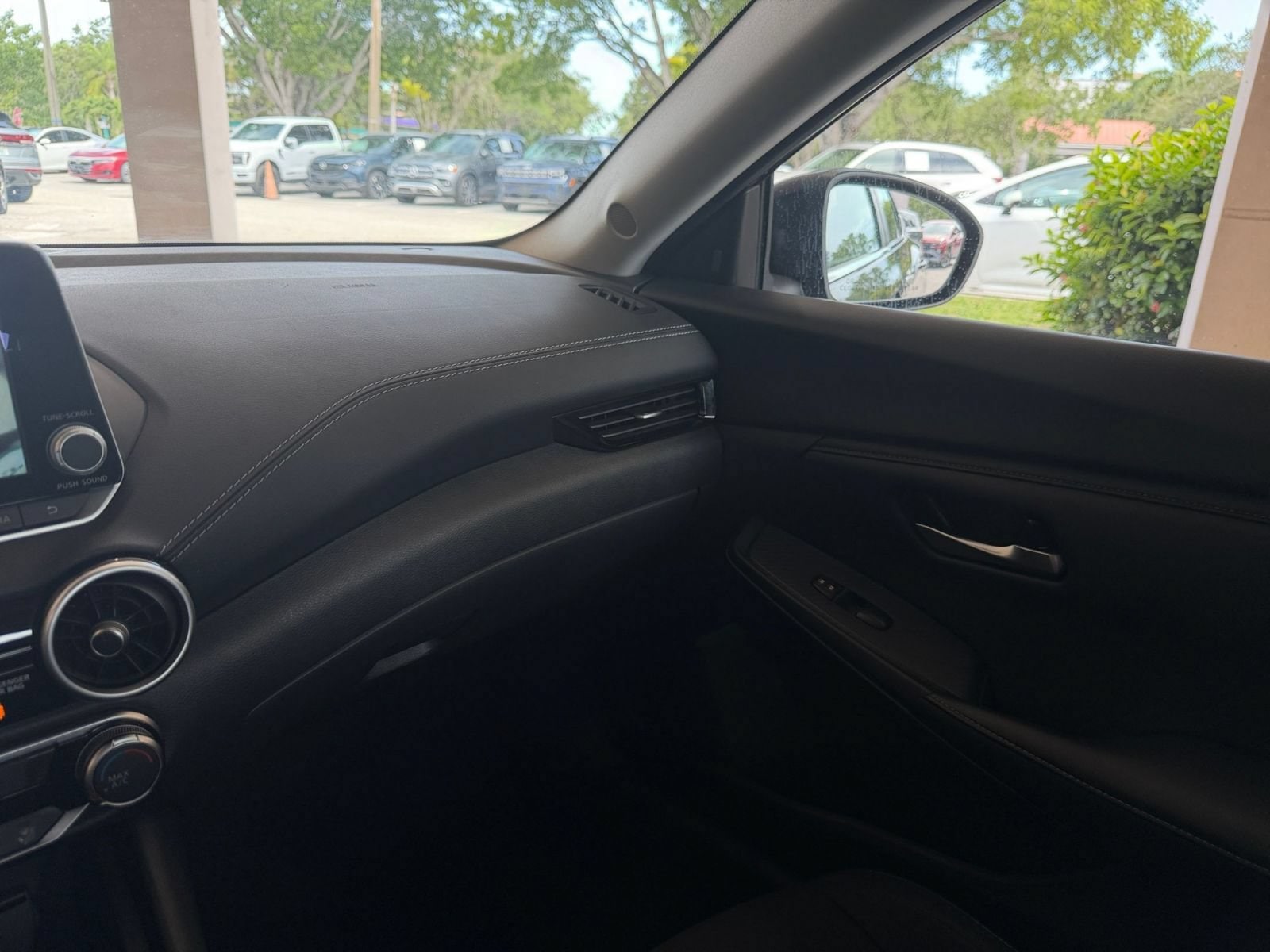 2025 Nissan Sentra SV - Photo 29