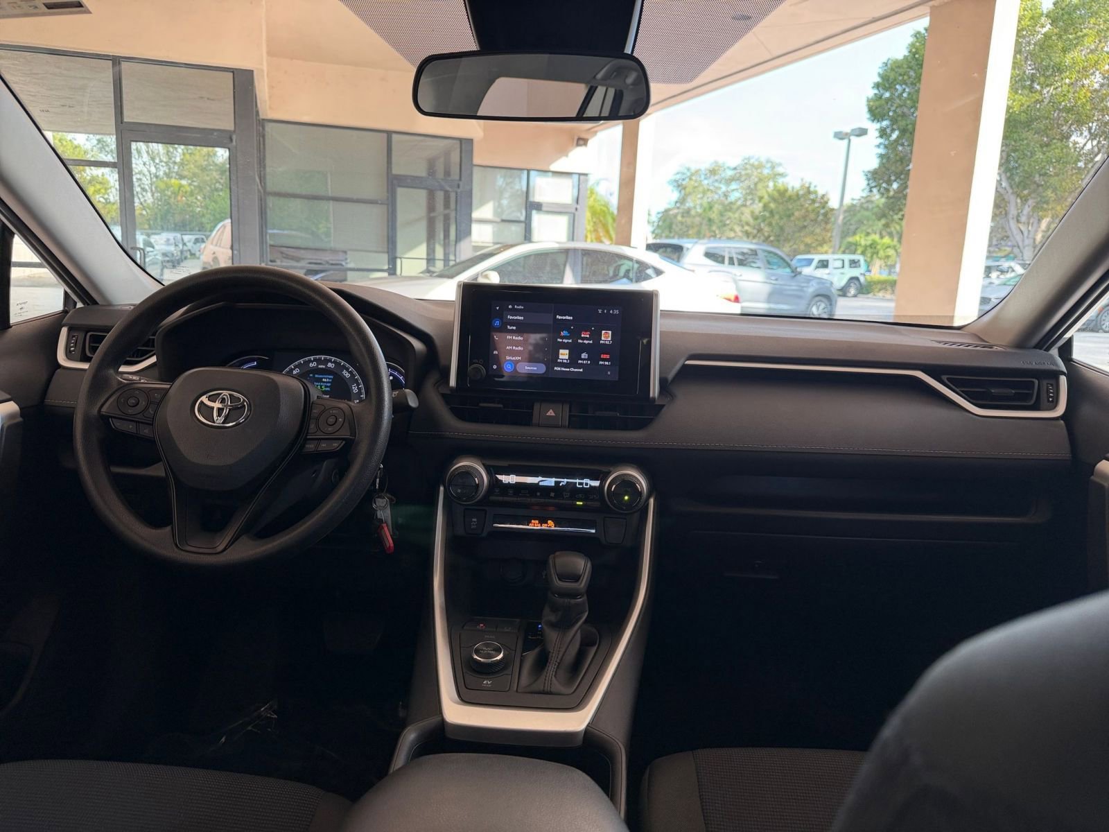 Thumbnail: 2025 Toyota RAV4 - 27