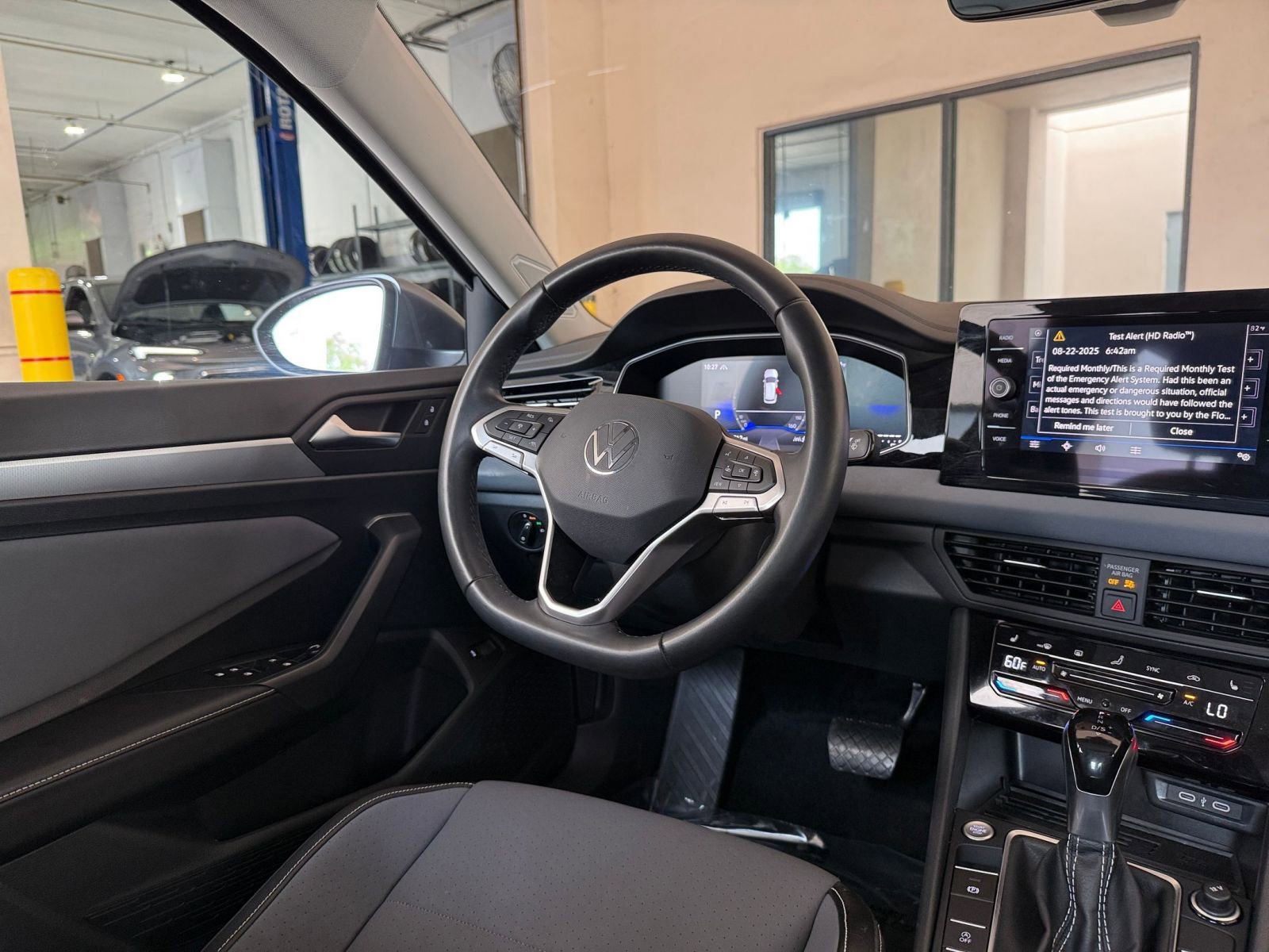 Thumbnail: 2025 Volkswagen Jetta - 28