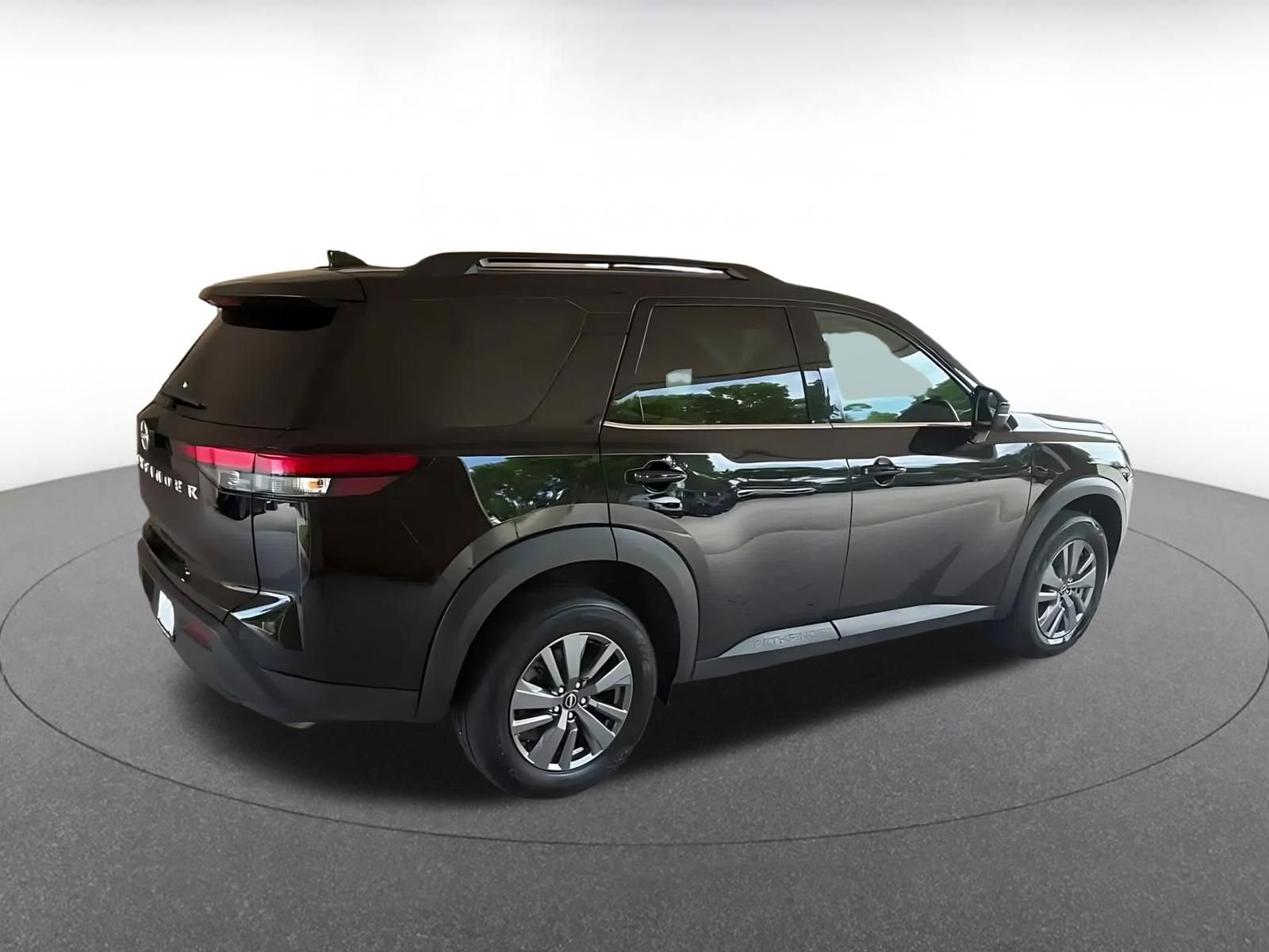 Thumbnail: 2025 Nissan Pathfinder - 12