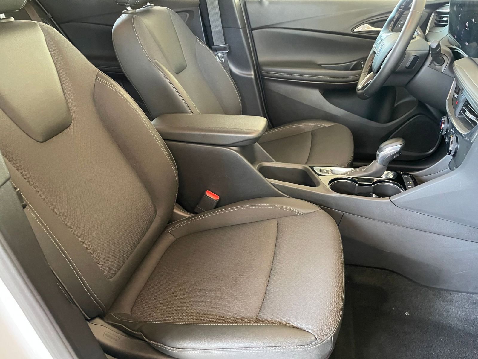 Thumbnail: 2025 Buick Encore GX - 34