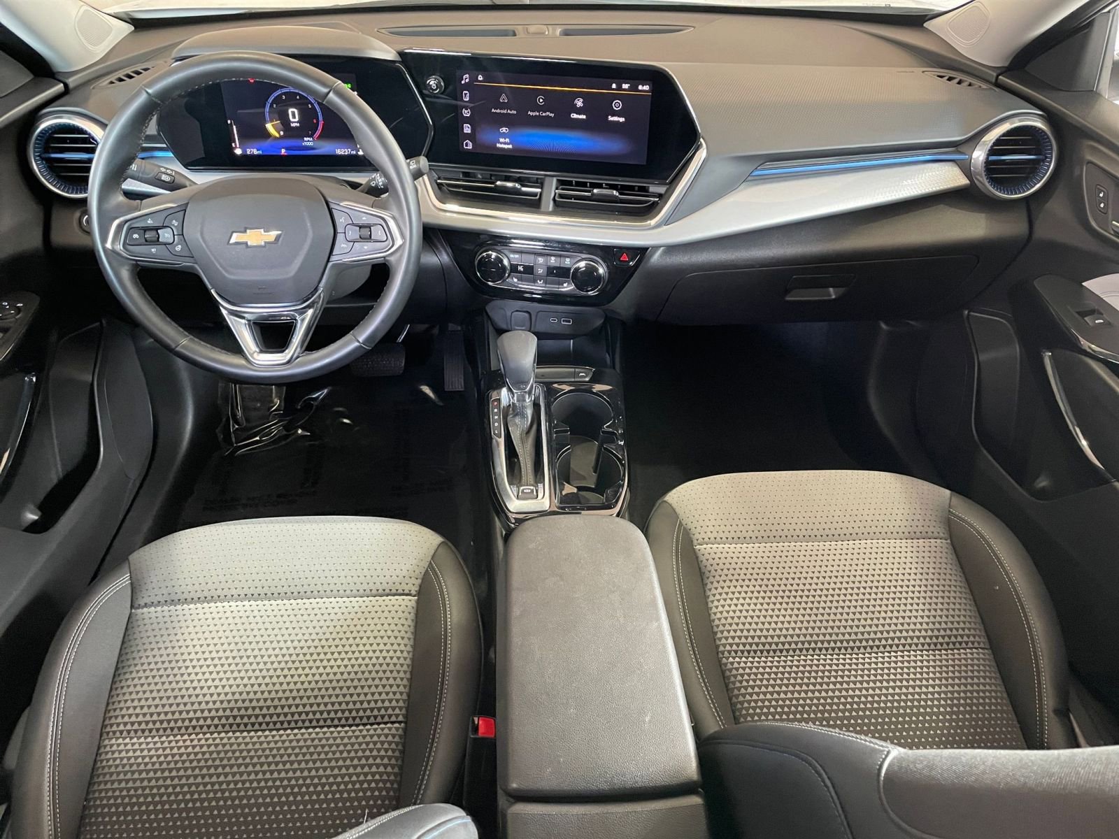 Thumbnail: 2025 Chevrolet Trax - 32