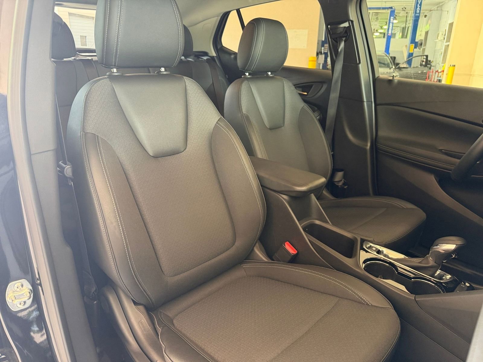 Thumbnail: 2025 Buick Encore GX - 31