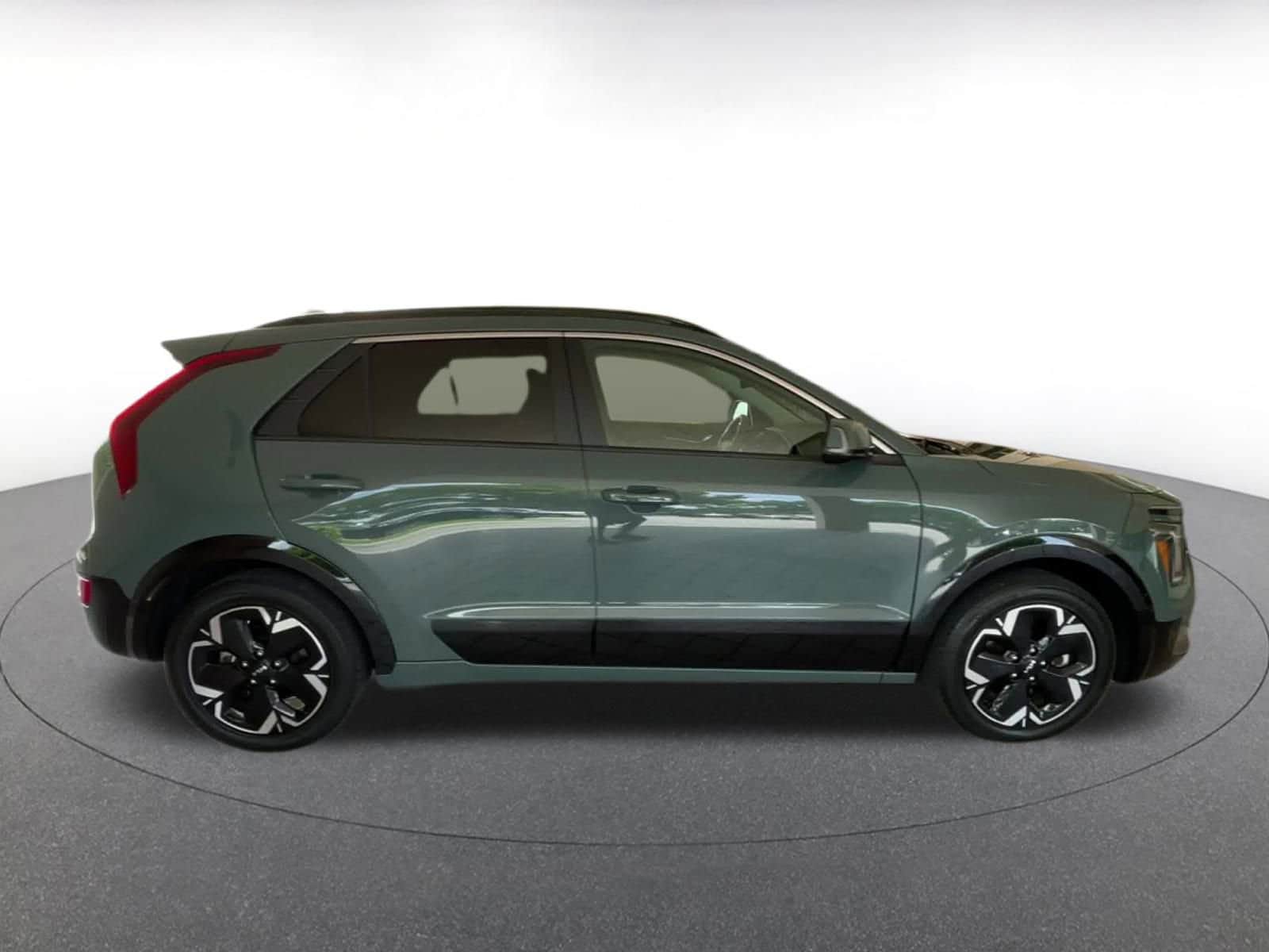 Thumbnail: 2023 Kia Niro - 15