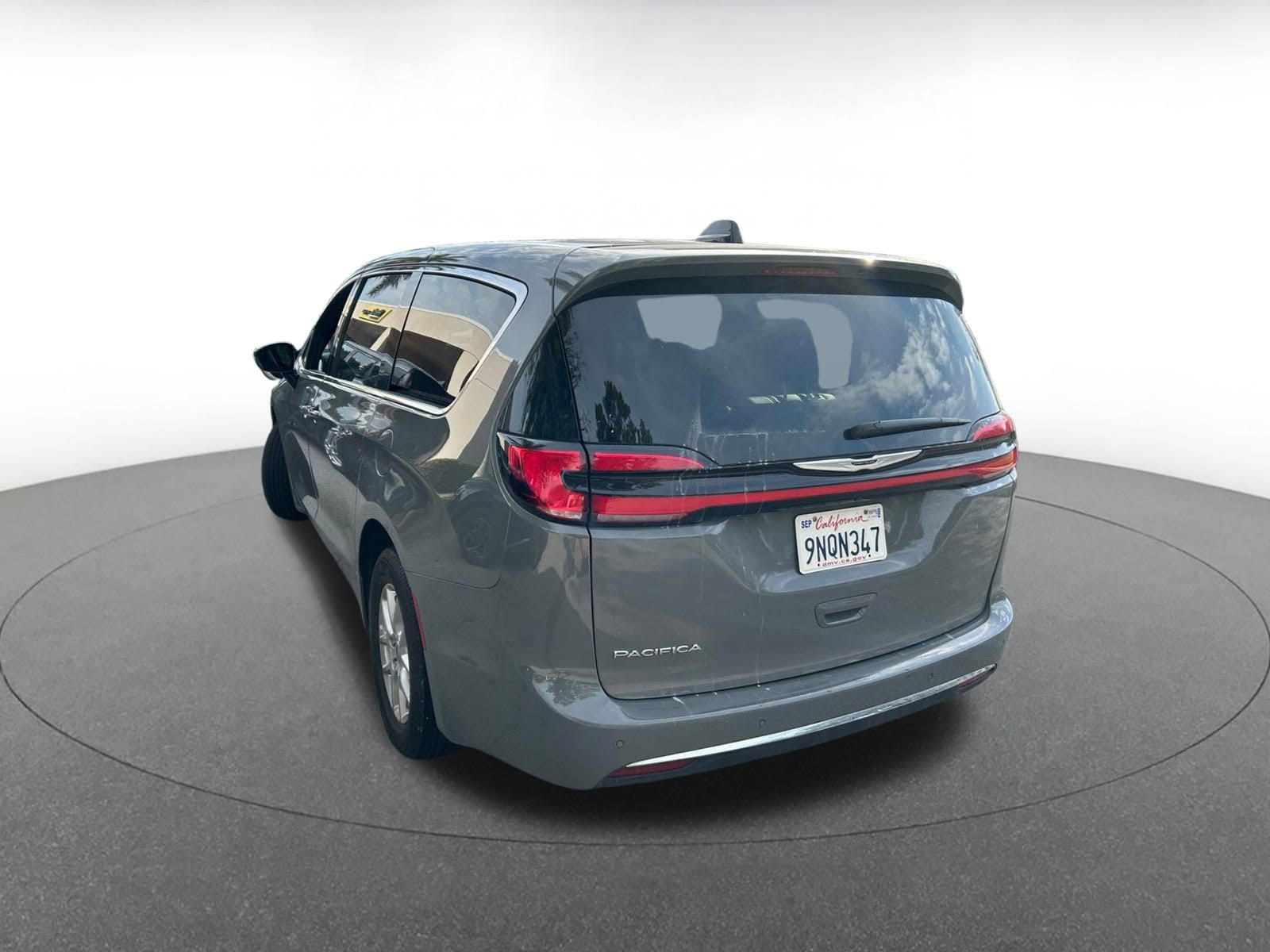 Thumbnail: 2025 Chrysler Pacifica - 5