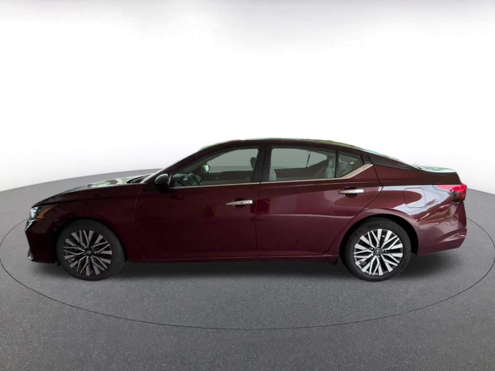 2025 Nissan Altima SV - Photo 8