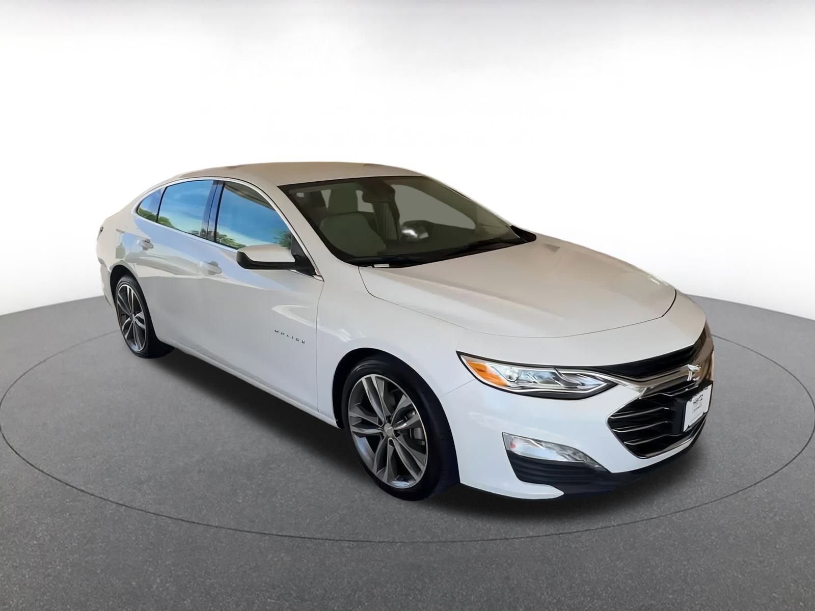 Thumbnail: 2024 Chevrolet Malibu - 3