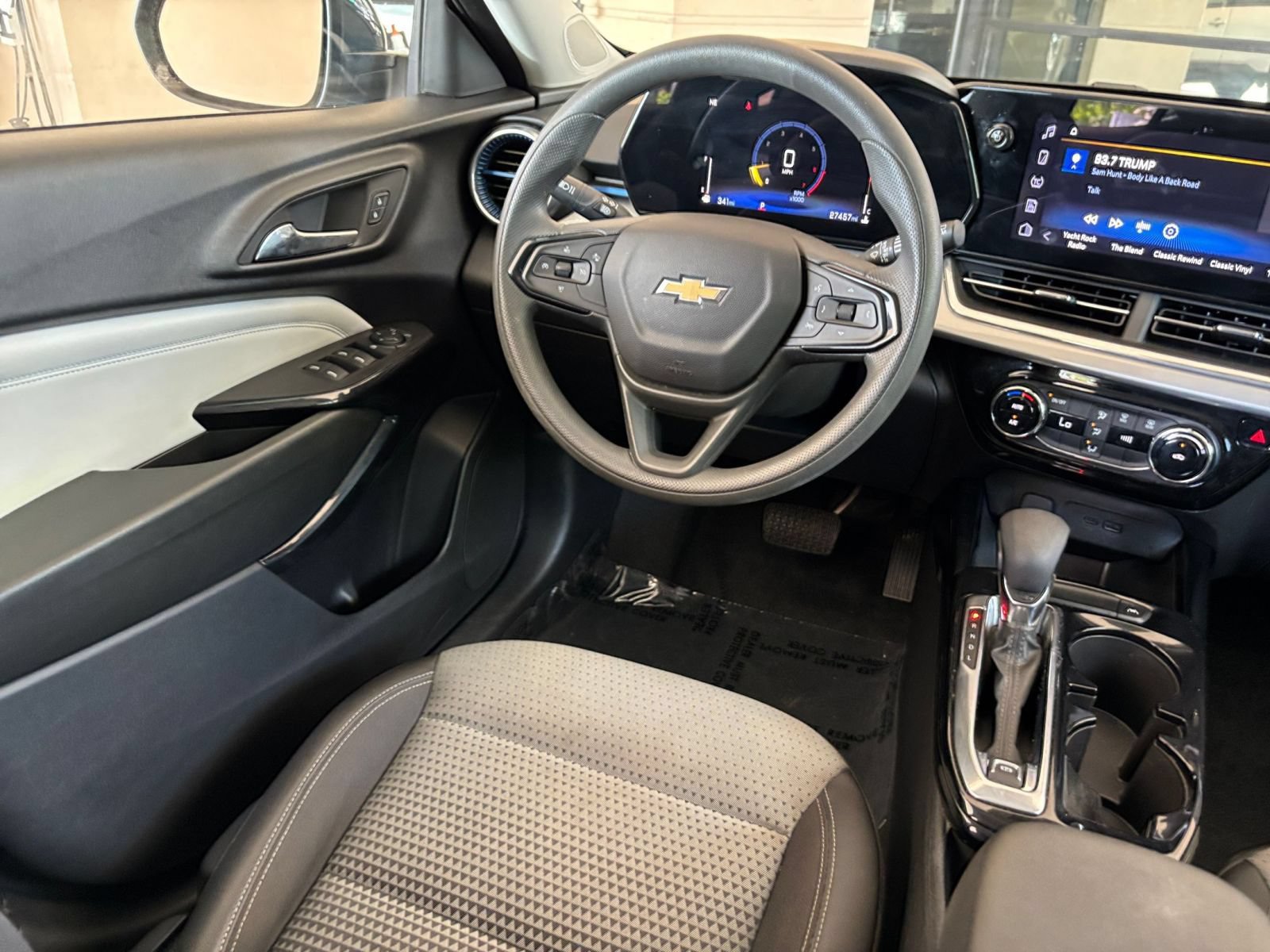 Thumbnail: 2025 Chevrolet Trax - 33