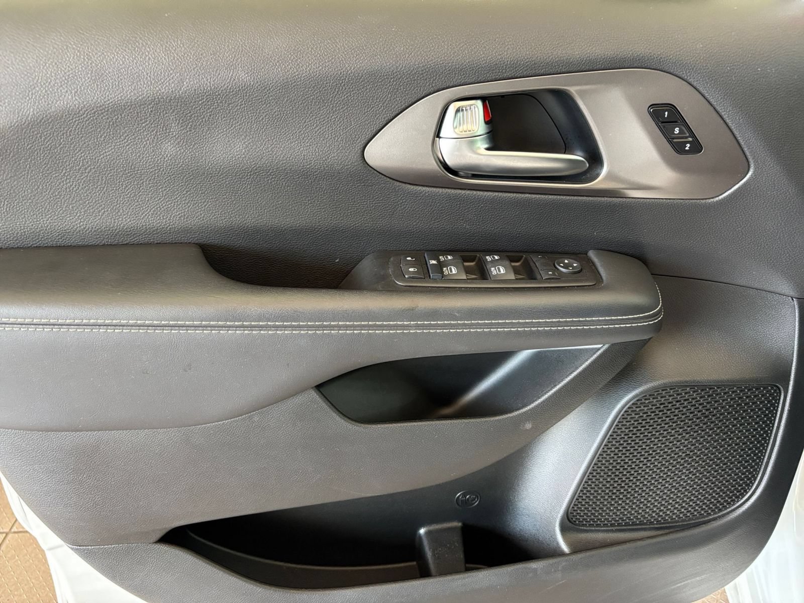 Thumbnail: 2025 Chrysler Pacifica - 19