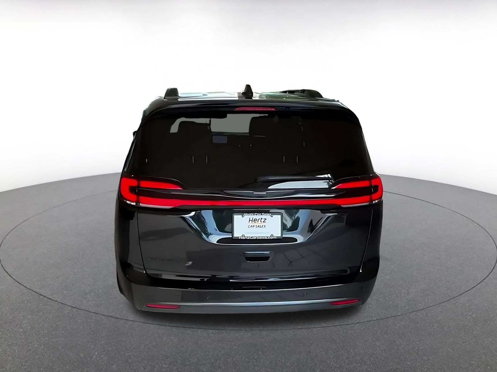 Thumbnail: 2025 Chrysler Pacifica - 10