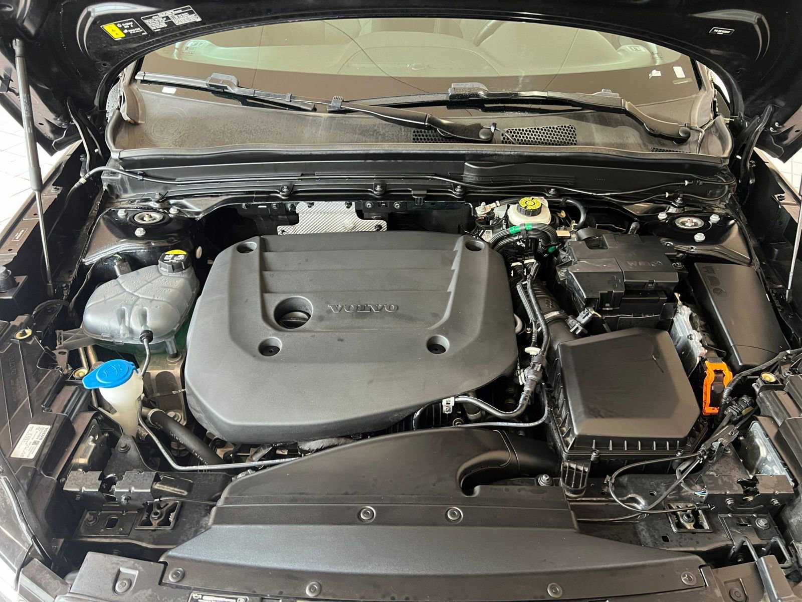 Thumbnail: 2024 Volvo XC40 - 25