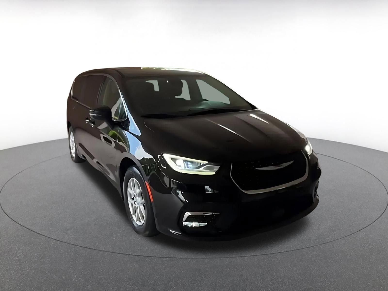Thumbnail: 2024 Chrysler Pacifica - 3