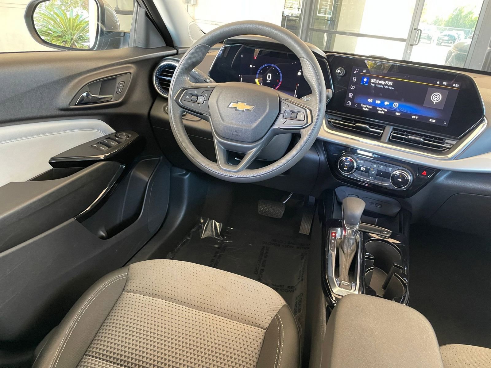 Thumbnail: 2025 Chevrolet Trax - 33