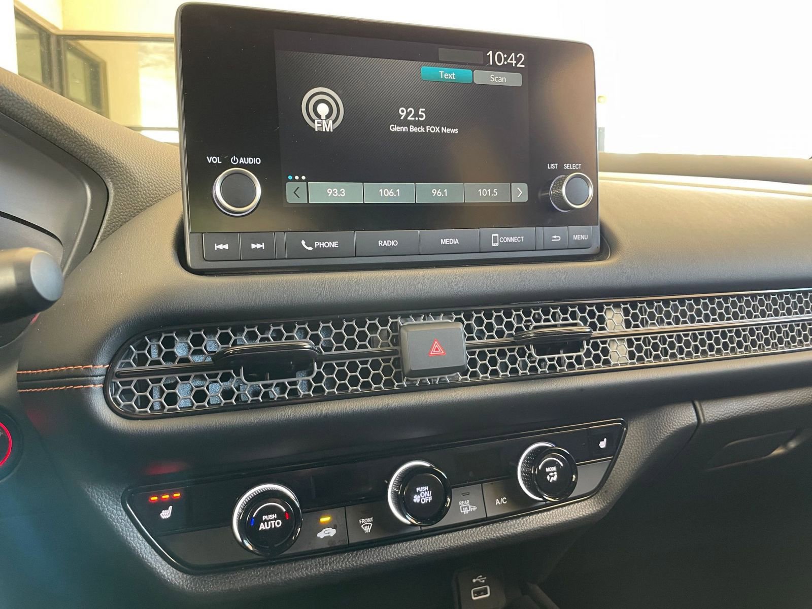 Thumbnail: 2025 Honda HR-V - 17