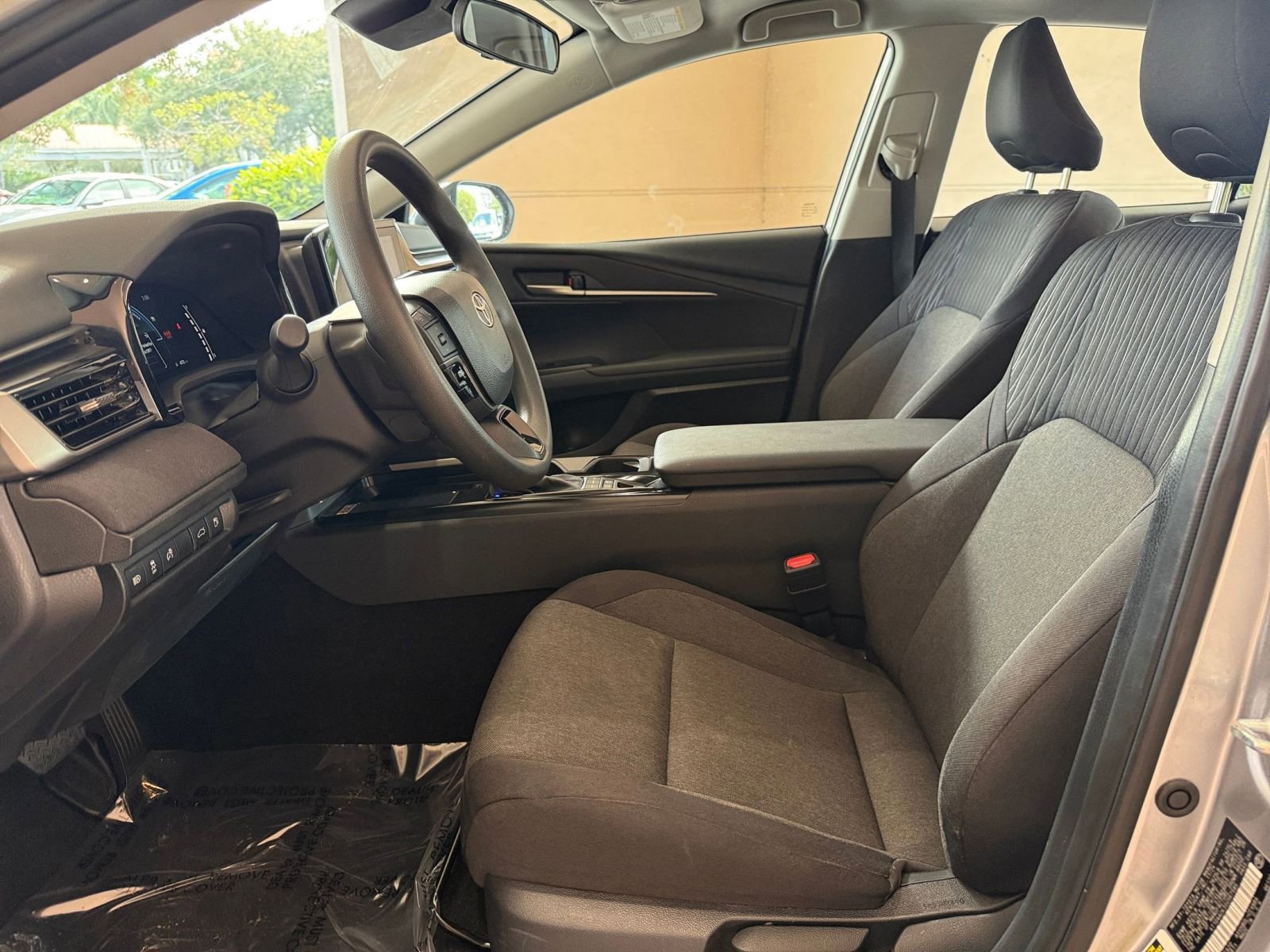 Thumbnail: 2025 Toyota Camry - 32