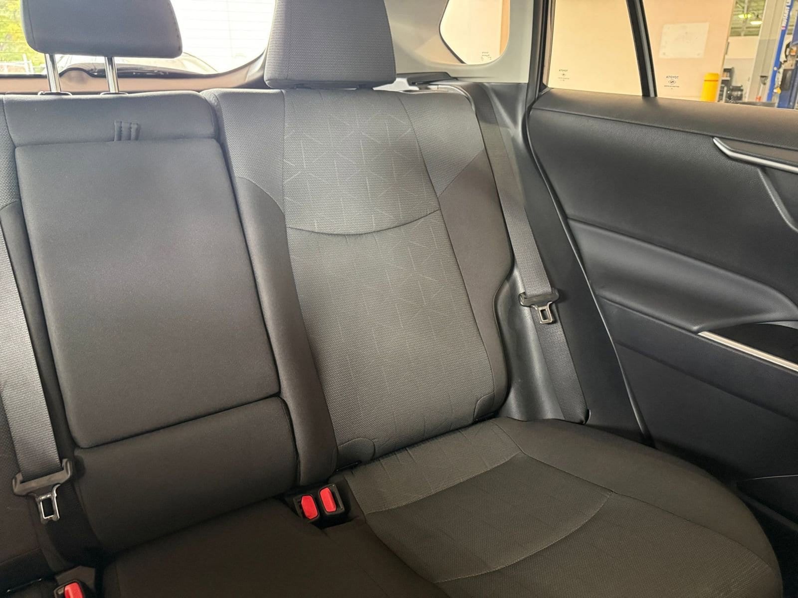 Thumbnail: 2025 Toyota RAV4 - 31