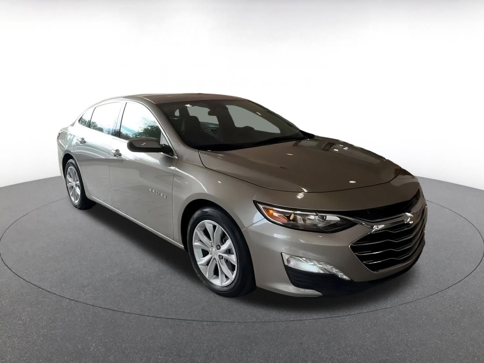 Thumbnail: 2024 Chevrolet Malibu - 3