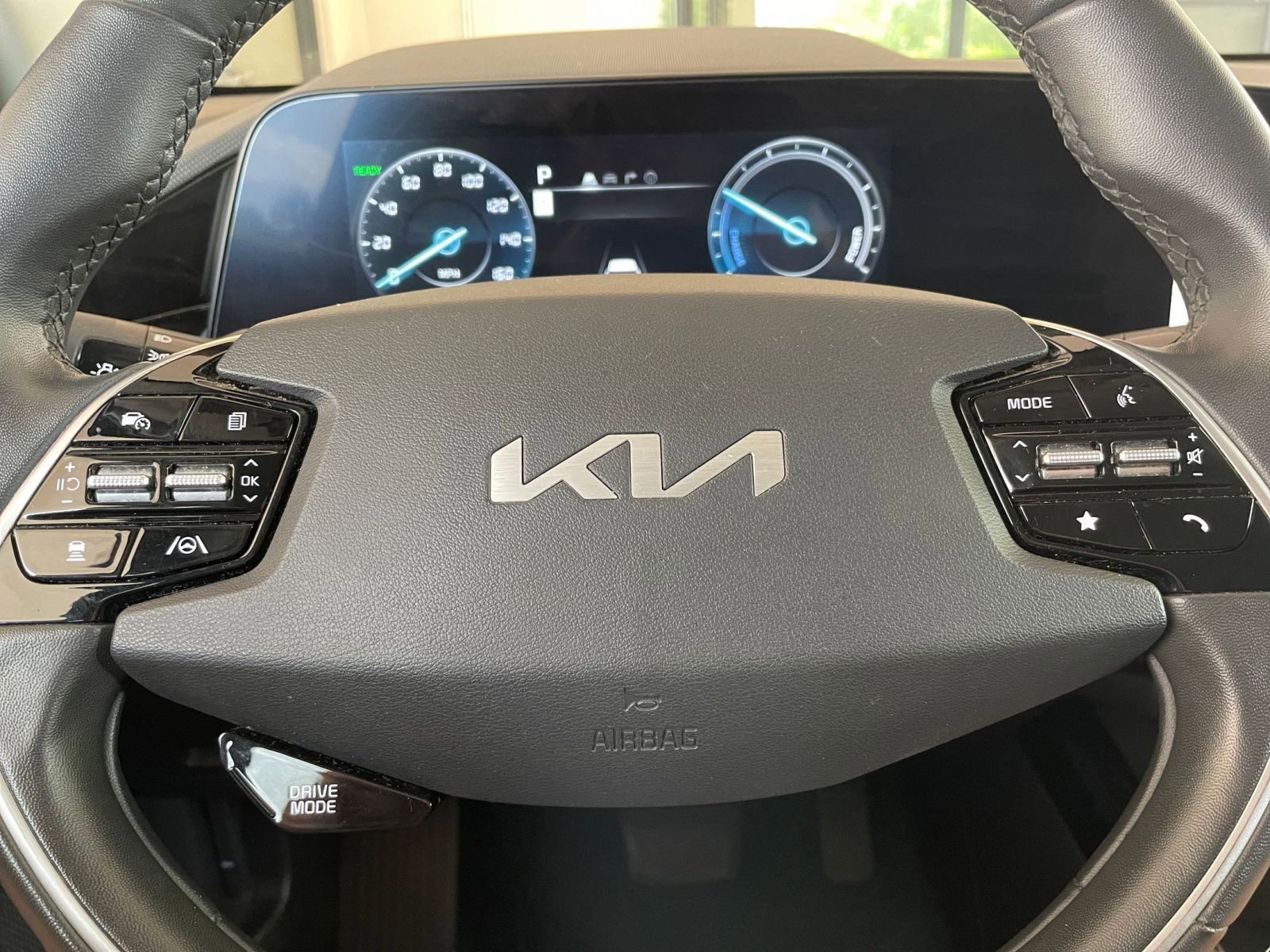 Thumbnail: 2023 Kia Niro - 29