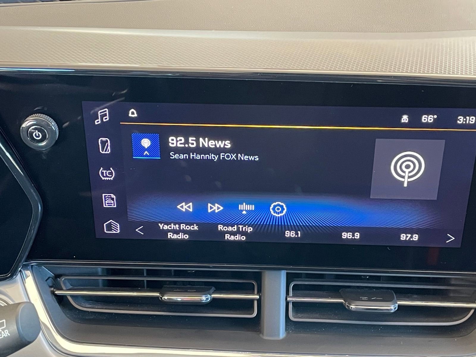 Thumbnail: 2025 Chevrolet Trax - 20