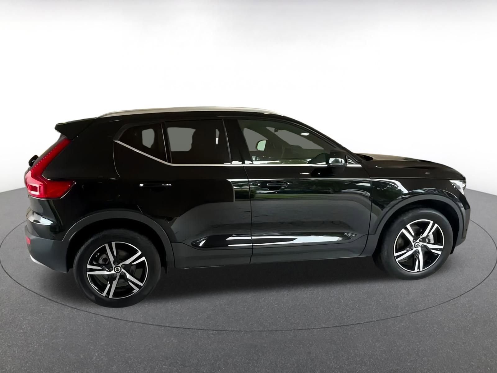 Thumbnail: 2024 Volvo XC40 - 14