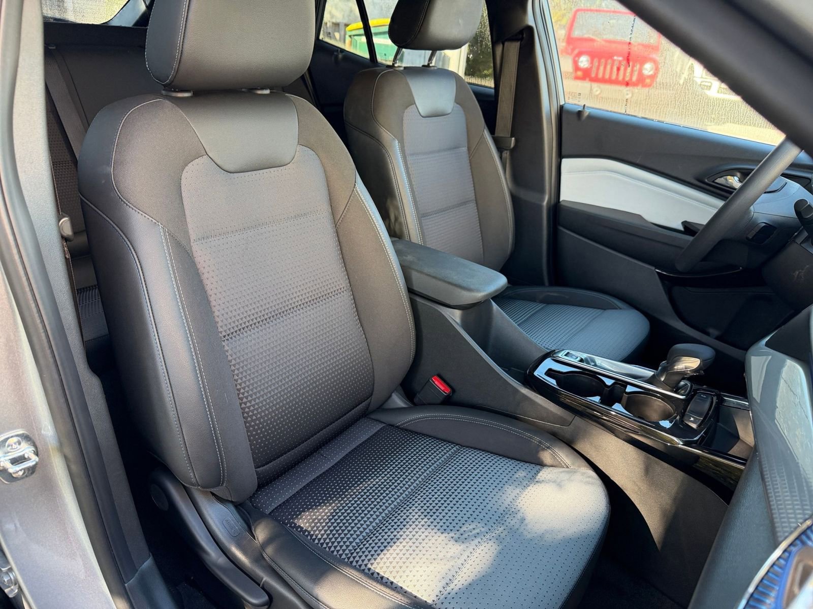 Thumbnail: 2025 Chevrolet Trax - 31